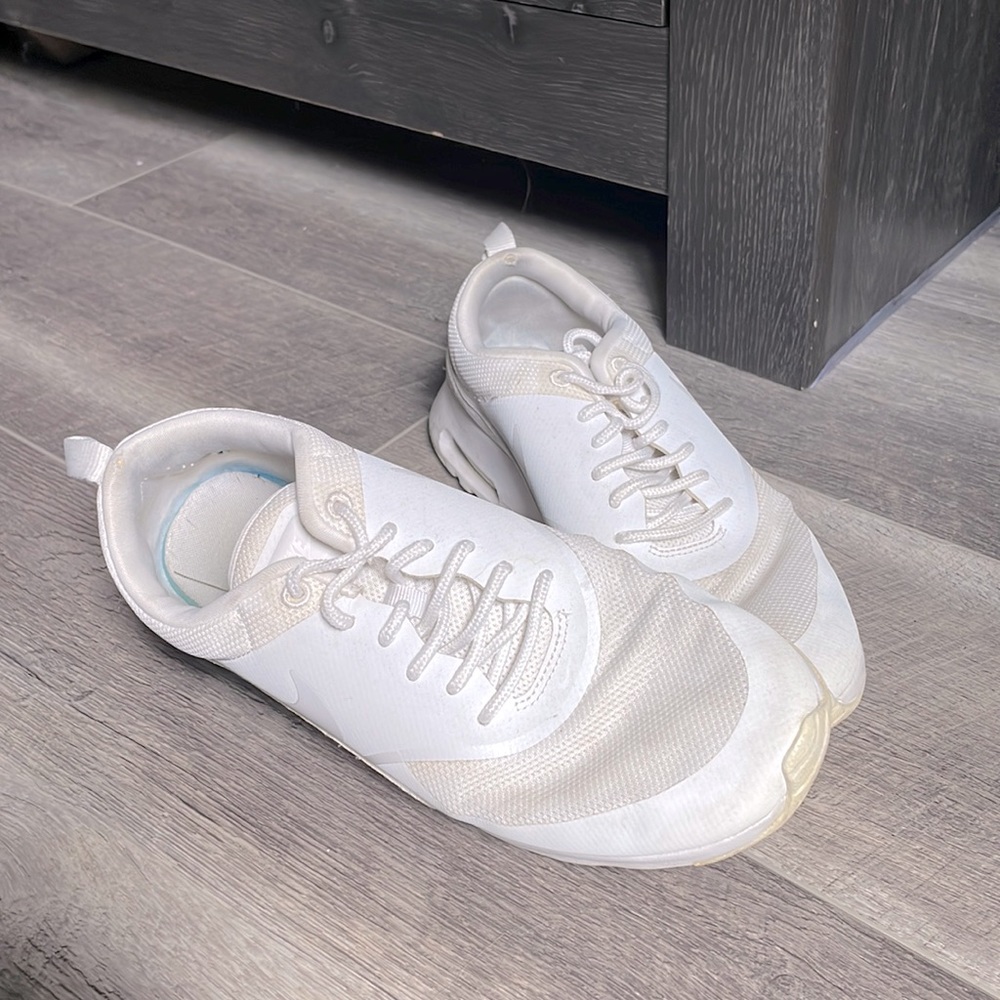 Women’s Nike Air Max Tennis Shoes